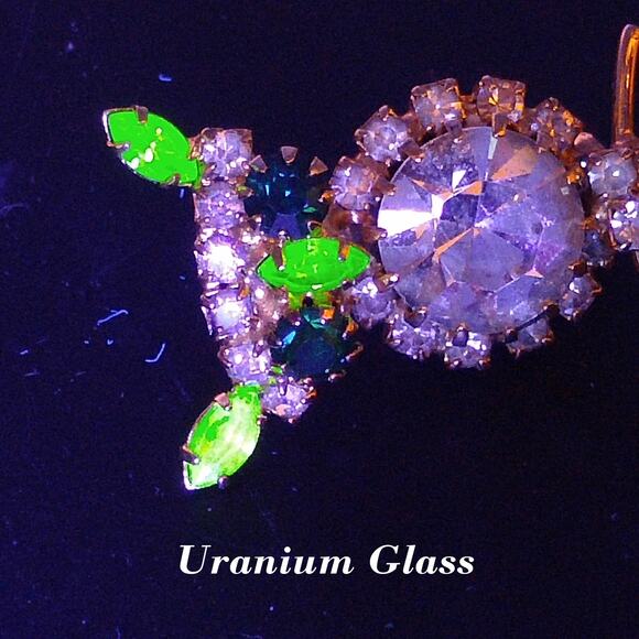 Vintage Green Rhinestone Owl Brooch, Uranium Glass Ears Nose, Gold Plated - Picture 3 of 10